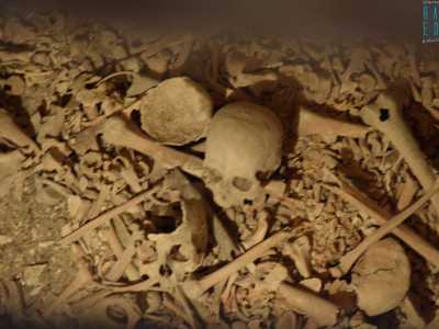 Ed ecco che posate sulla pietra nuda �ammiriamo� centinaia di frammenti umani: teschi, clavicole, femori, coste...